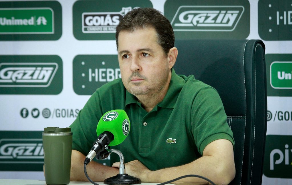 Paulo Rogério comemora classificação do Goiás mas cobra da torcida 6