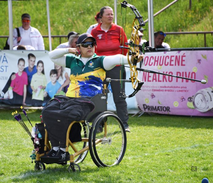 Jane Karla Gögel assume posto como segunda melhor do mundo no tiro com arco paralímpico