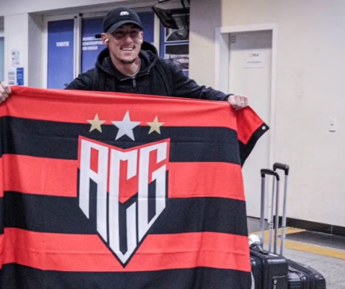 Confirmado: Atlético-GO anuncia retorno do volante Gabriel Baralhas