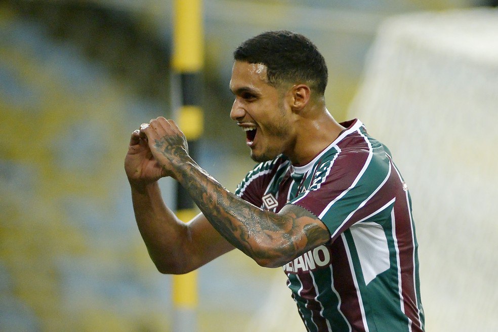 Goiás está próximo de acerto lateral esquerdo do Fluminense EG