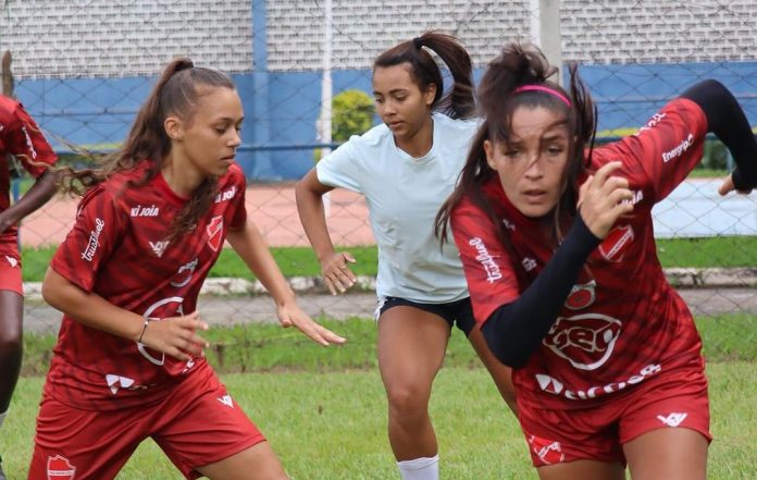 Equipe feminina do Vila Nova chega a 27 jogadoras confirmadas para a temporada