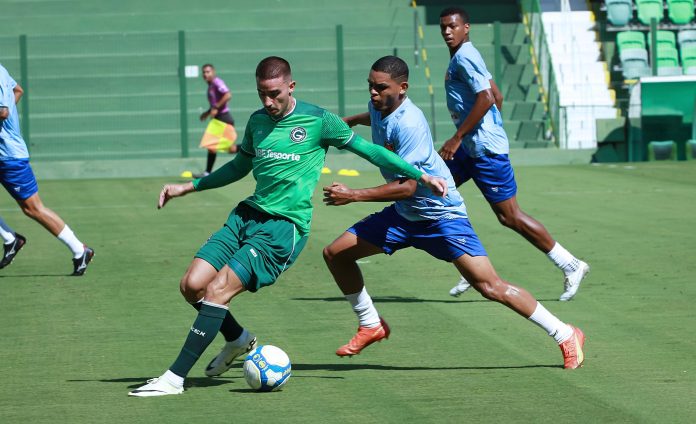 Na Serrinha e com reforços em campo, Goiás perde jogo-treino para o Grêmio Anápolis
