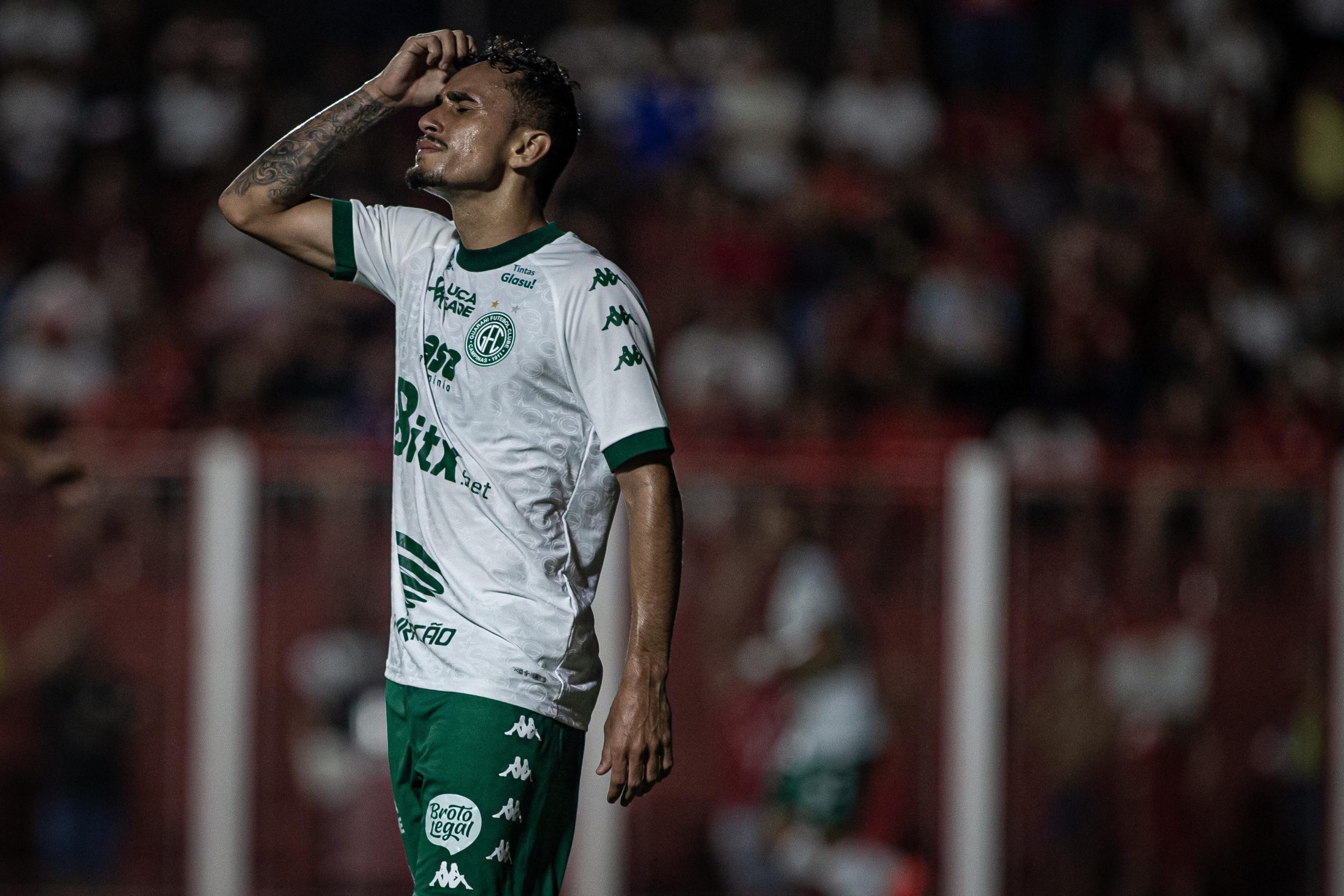 Em atuação tranquila, Vila Nova supera o Guarani e larga com vitória na Série B