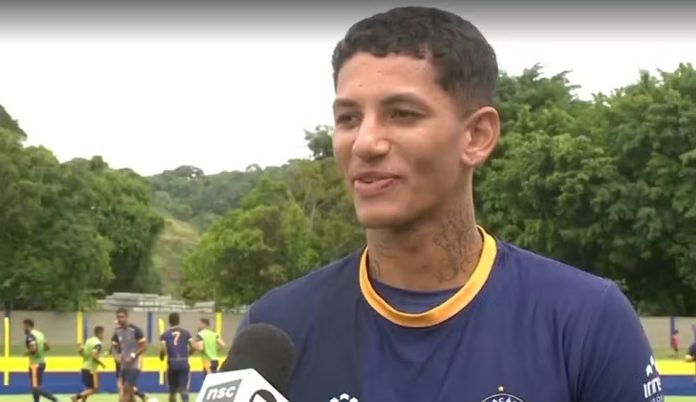 Atlético-GO anuncia a contratação de jovem zagueiro do Nação Araquari
