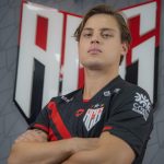 Conrado, lateral esquerdo de 27 anos, novo reforços do Atlético GO para 2025