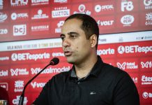 “Talvez quem ganhou, não mereceu tanto”, opina Hugo Jorge Bravo sobre o clássico Hugo Jorge Bravo - Vila Nova