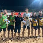 Rafael Pedro (de camisa toda preta) e Michael Sanchez, oposto do Saneago Goiás, no Goiano de Vôlei de praia 2025