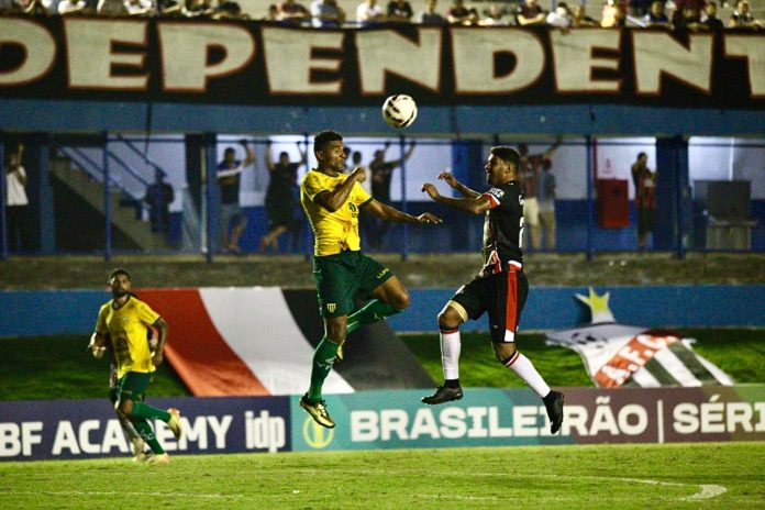 FOTO DA PARTIDA ENTRE ANÁPOLIS FUTEBOL CLUBE E YPIRANGA PELA SÉRIE C