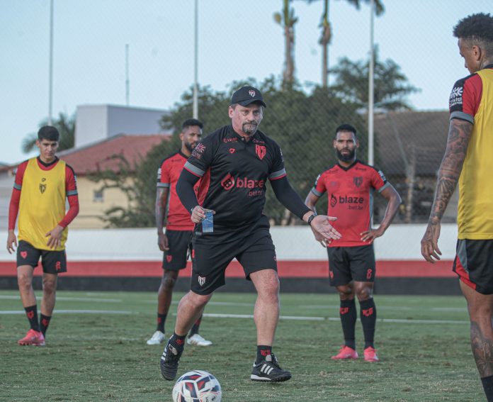 FOTO DO TREINADOR FÁBIO MATIAS DO ATLÉTICO CLUBE GOIANIENSE
