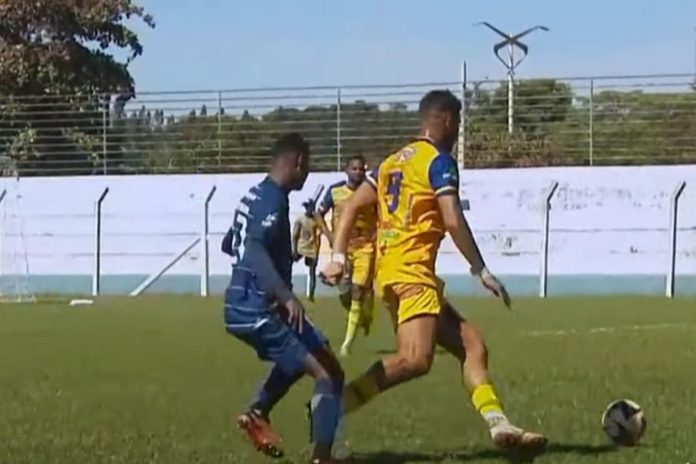 foto da partida entre centro-oeste e iporá