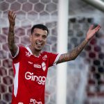 Bruno Xavier celebra gol da vitória em Vila Nova 1×0 Atlético-GO – 14ª rodada da Série B 2025