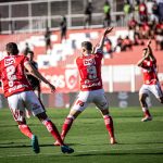 Vila Nova pede pênalti em clássico contra o Atlético-GO pela 14ª rodada da Série B 2025