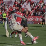 Weverton e Caio Dantas observam Halls em Vila Nova x Atlético-GO – 14ª rodada da Serie B 2025