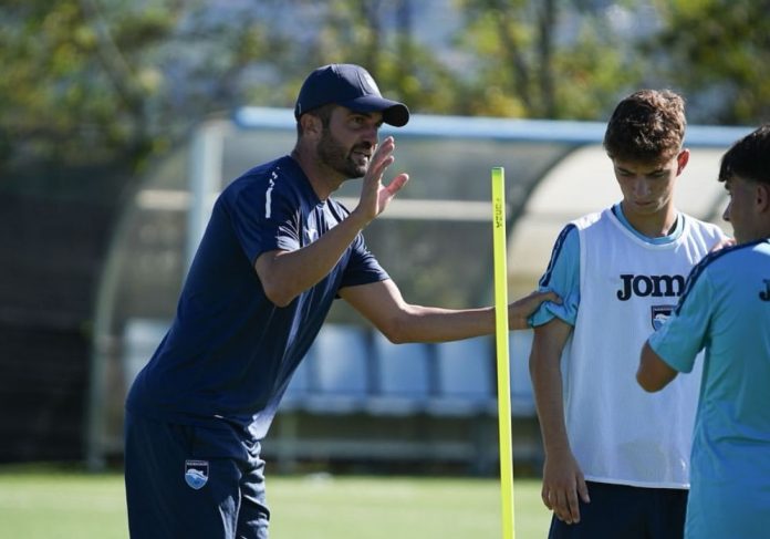 foto do treinador hugo de marchi do pescara calcio