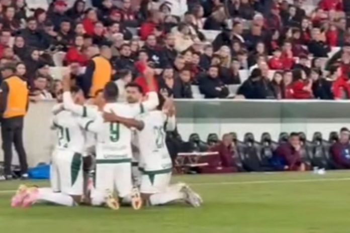 foto da partida entre athletico x goiás