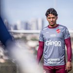 Nathan Melo, volante revelado pelo Goiás que defende o Vila Nova na Série B 2025