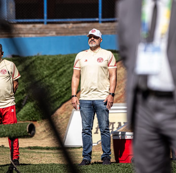 flávio tanajura, técnico da associação atlética anapolina