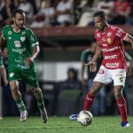 Fernando Reges atuando pelo Vila Nova no Goianão 2024