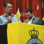 Glauber Ramos e Alexandre Godoi, respectivamente, na apresentação do Crixás EC em 2025