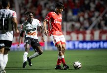 Vila Nova anuncia as rescisões contratuais de volante e atacante