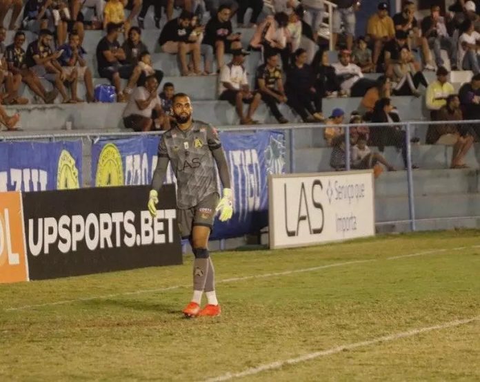 Gabriel Félix Aparecidense renova com mais um goleiro para 2023; preparador físico retorna