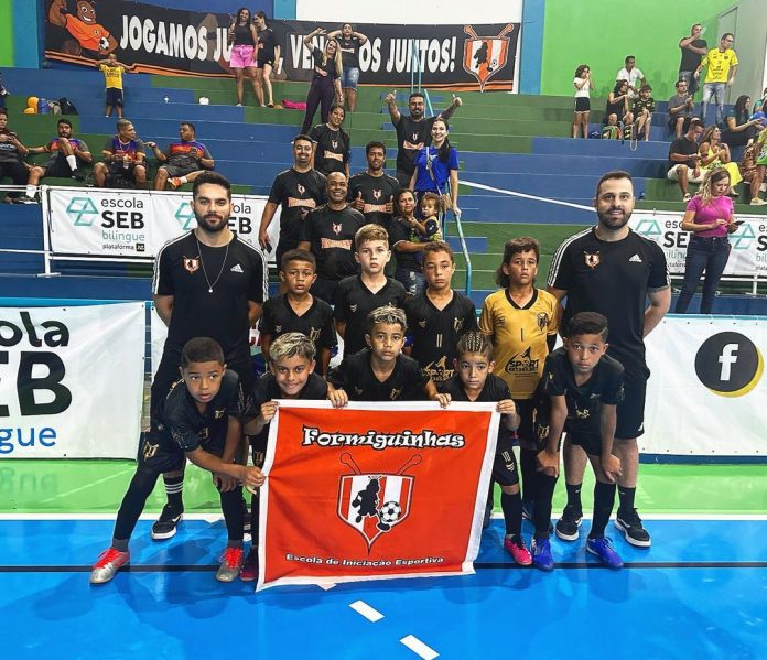 Formiguinhas goleia Pelezinho e vence a primeira na Taça Brasil Sub-9 de Futsal