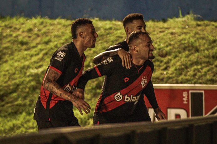 Em jogo bastante agitado, Atlético-GO deslancha no segundo tempo e goleia o Grêmio Anápolis