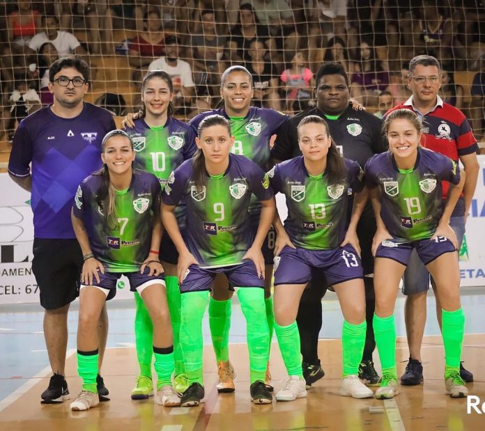 Jogadoras do Resenhas faturam vice feminino da Copa Rotary de Futsal, no Mato Grosso do Sul