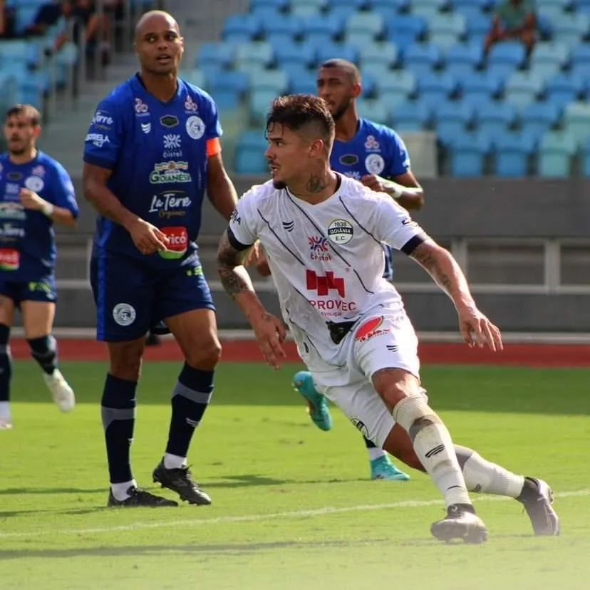 Jogo amador acaba com tiroteio e confusão generalizada em Goiânia; assista  - 30/08/2021 - UOL Esporte