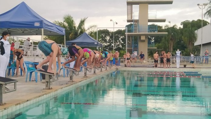 No clube Ferreira Pacheco, Torneio Bruno Bonfim abre a temporada da natação em Goiás