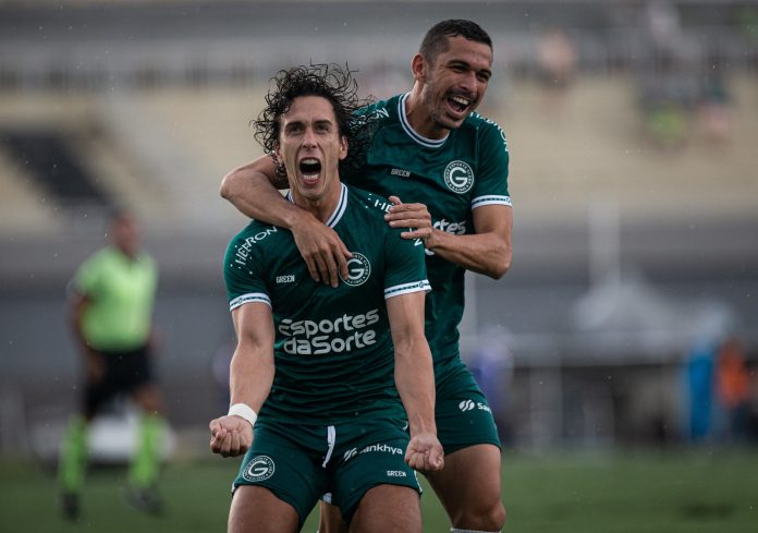 Em confronto histórico de dez gols, Goiás atropela o Goiânia no Serra Dourada