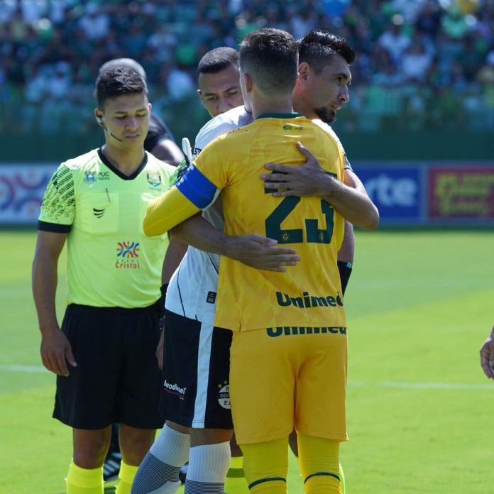 Após saída de atacante, zagueiro e volante titulares do Goiânia deixam o clube