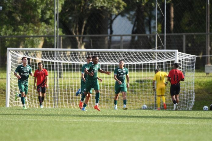 Fora de casa, Goiás surpreende o líder Athletico e volta a vencer no Brasileirão Sub-20