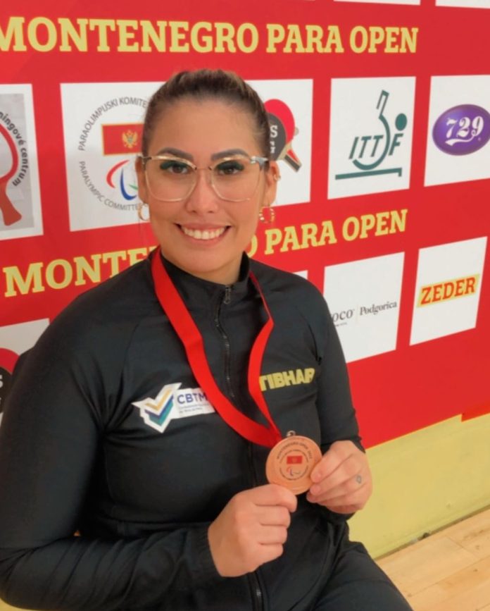 Thais Severo fica com a medalha de bronze no Para Open de Montenegro de tênis de mesa