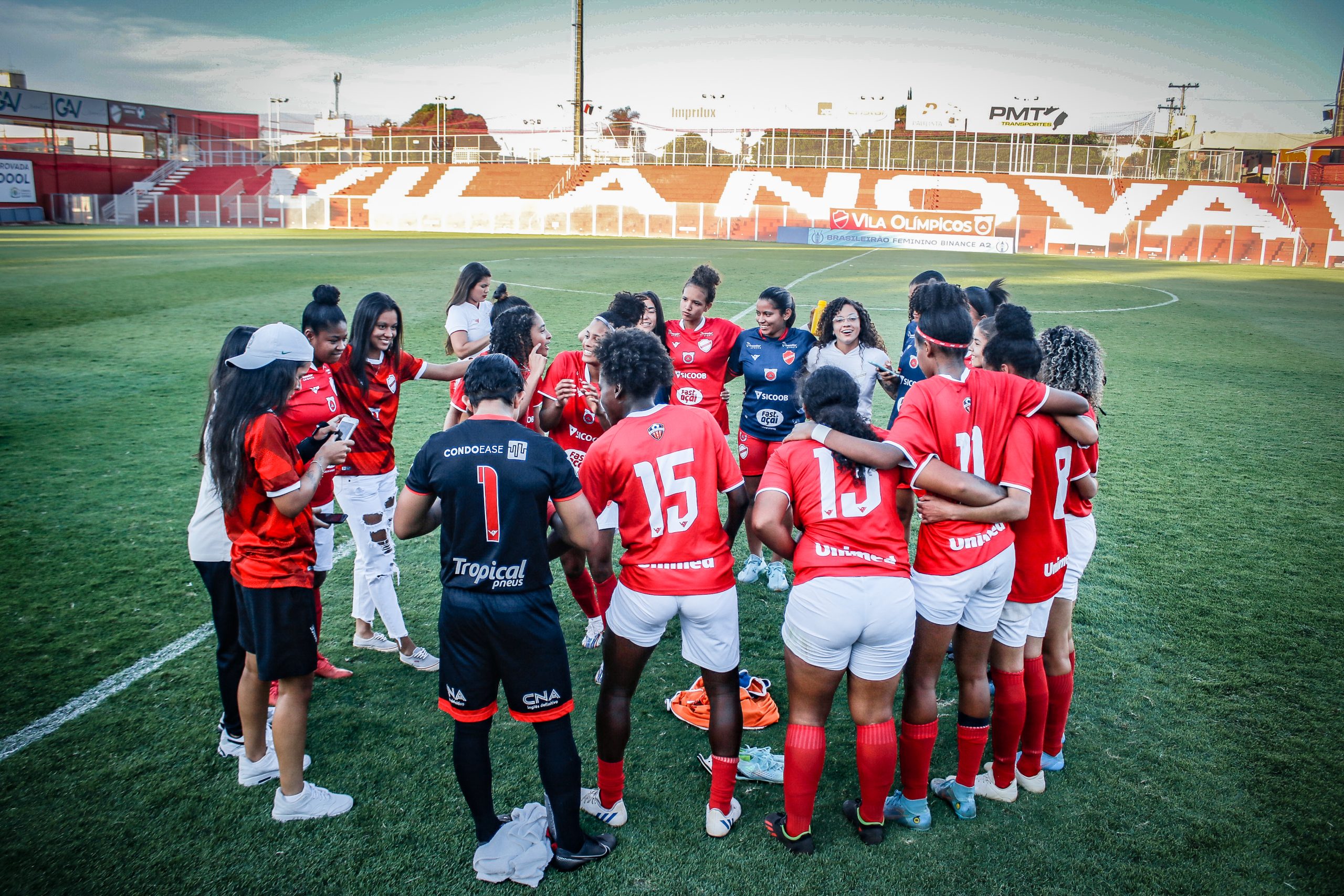 Jogadoras do Vila Nova feminino realizam sonho com transferência