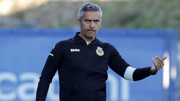 Goiás contrata treinador português Armando Evangelista para a sequência da temporada