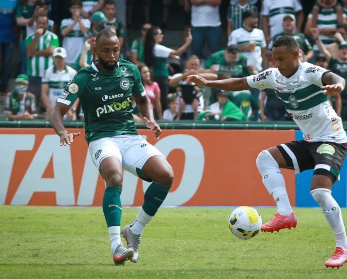 Com uma vitória a menos, Goiás visa empatar retrospecto contra o Coritiba