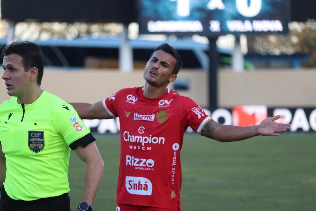 Vila Nova sai atrás, vira o jogo, mas cede empate ao Londrina nos acréscimos