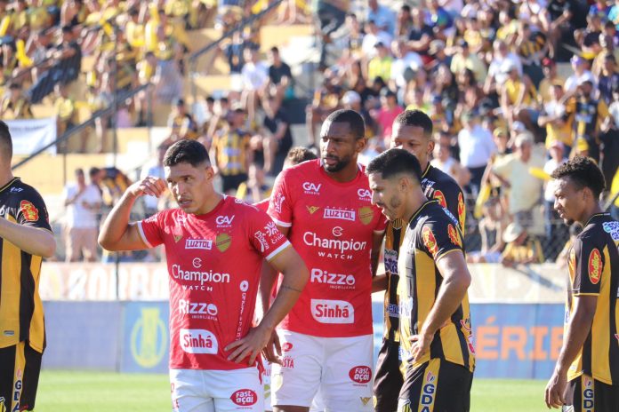 Vila Nova abusa dos gols perdidos, perde para o Novorizontino e estende má fase na Série B