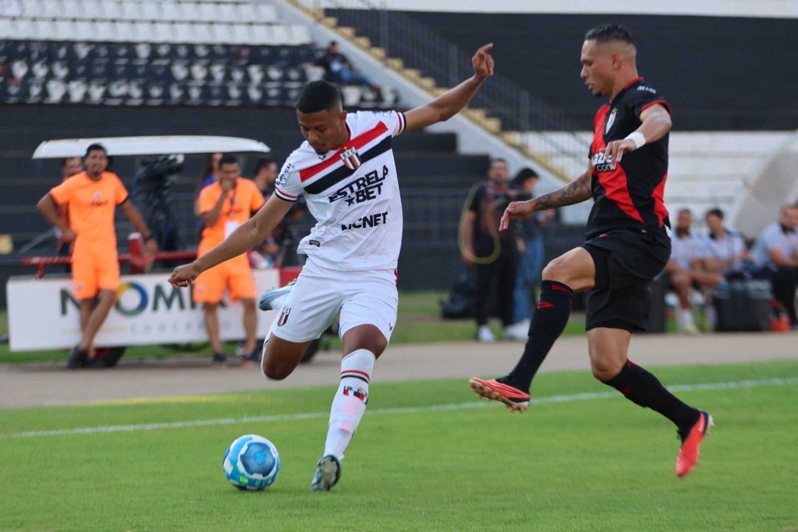 Em jogo agitado e com polêmicas, Vila Nova vence Botafogo-SP e ainda sonha  com acesso - Esporte Goiano