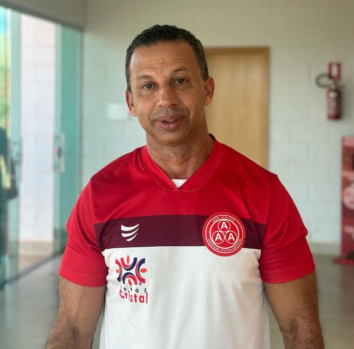 Após passagem em 2023, Sérgio Araújo será o técnico da Anapolina na Divisão de Acesso