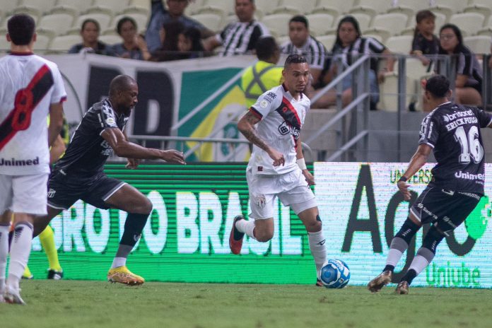 Com belo gol de Luiz Fernando, Atlético-GO vence o Ceará e se aproxima do G-4