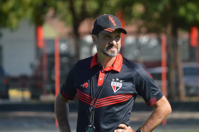 Ex-Dragão, Vila e Goiás, Wagner Lopes é o novo treinador do Crac, diz jornalista
