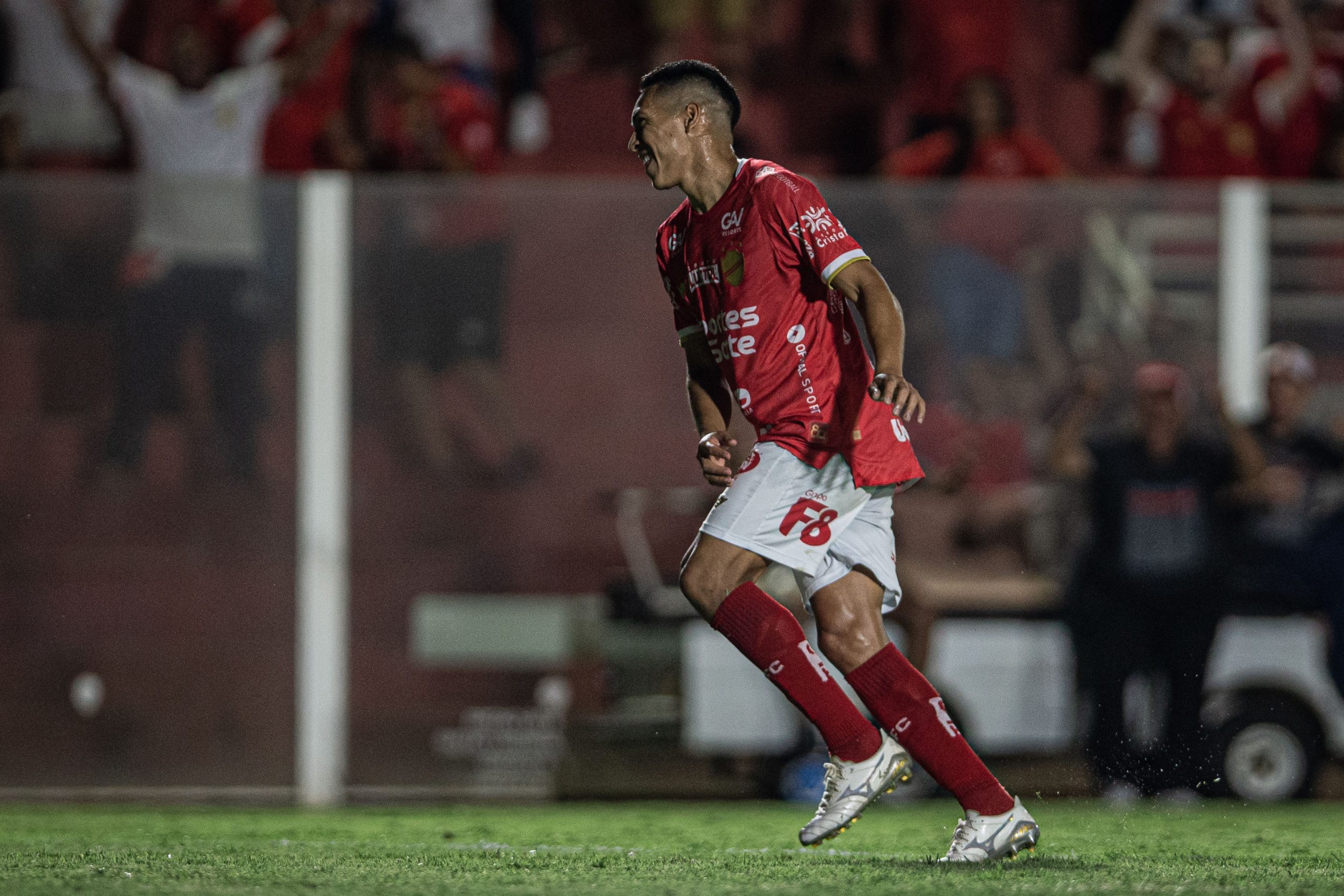 Sport goleia Londrina e sobe para a vice-liderança da Série B