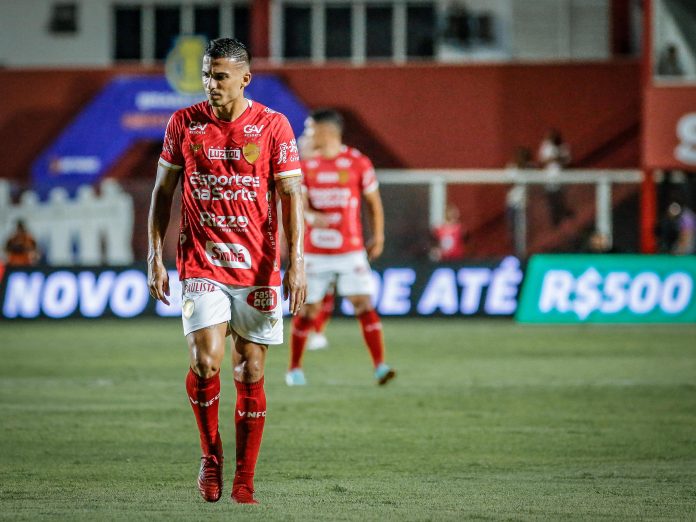 Guilherme Parede sofre lesão e deve desfalcar o Vila Nova no resto da temporada