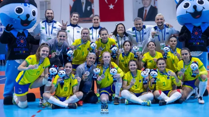 Brasil conquista a prata no futsal feminino das Surdolimpíadas; atleta goiana esteve no elenco