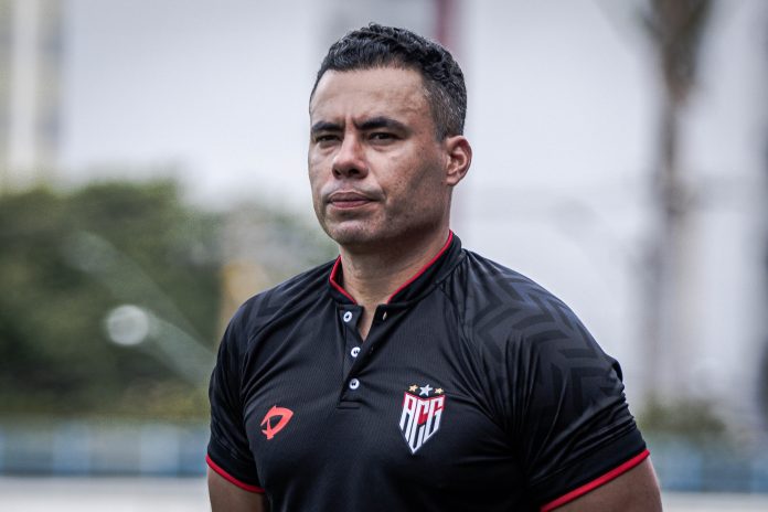 Jair Ventura destaca interrupção da de derrotas e projeta sequência no Atlético-GO