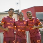Elenco Vila Nova novo uniforme Treino