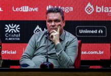 Adson detona postura do Atlético e chama pênalti de Guilherme Soares de “irresponsável”