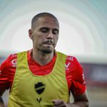 Marcondes, zagueiro do Vila Nova, se lesiona e está fora da Série B 2024